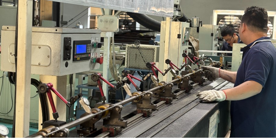 SCM435合金钢抛光棒：汽车门锁扣专用材料