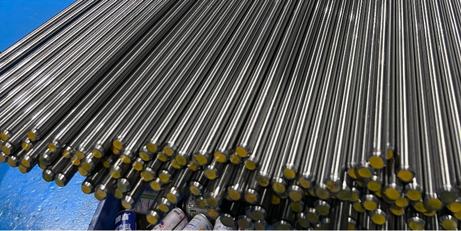 11SMnPb30圆钢在五金零件生产中的表现如何？