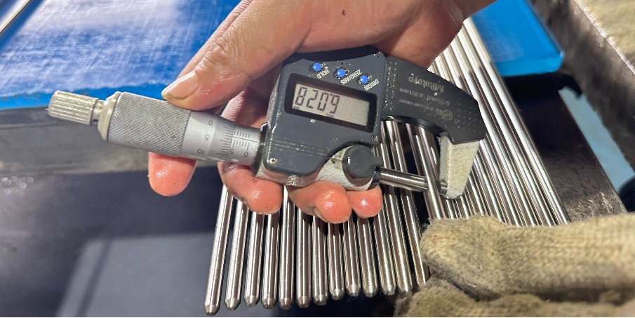 11SMnPb30和1215钢材对比：哪个更适合批量加工？